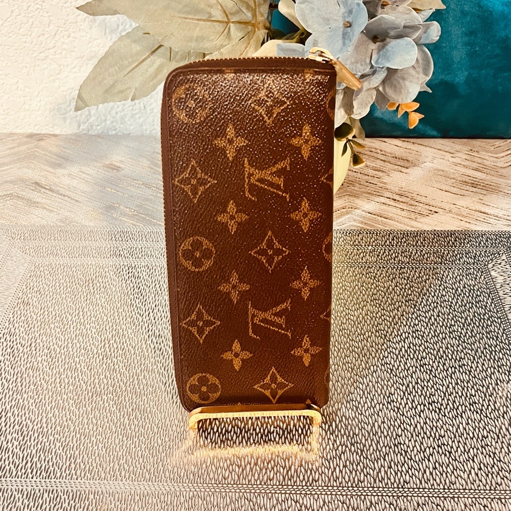 Louis Vuitton Monogram long zippy Wallet - Picture 6 of 15